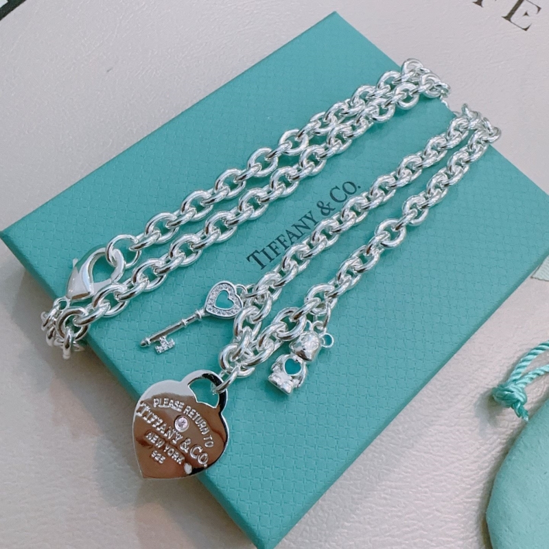 T*f*ny necklaces